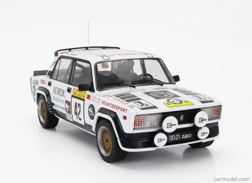 Ixo-models Lada fiat 2105 Vfts (night Version) N 42 Rally 1000 Lakes 1984 S.brundza - V.neyman 1:18 Bílá Černá