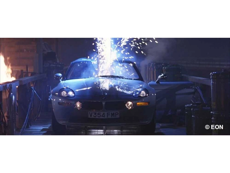 Revell BMW Z8 – Jeden svet nestačí (1:24) (darčeková súprava)