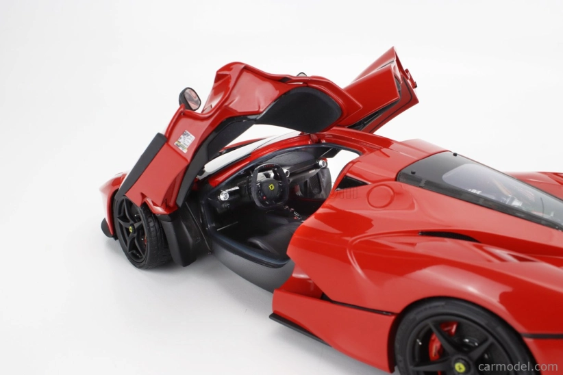 Bbr-models Ferrari Laferrari 2013 - Čierne disky 1:18 Rosso Corsa Red