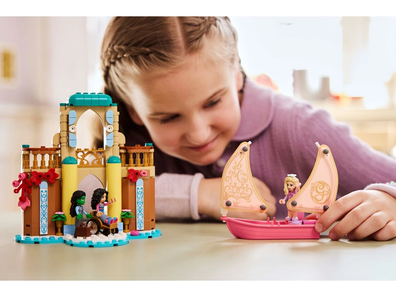 LEGO Wicked - Glinda, Elphaba a Nessarose na Shiz univerzite
