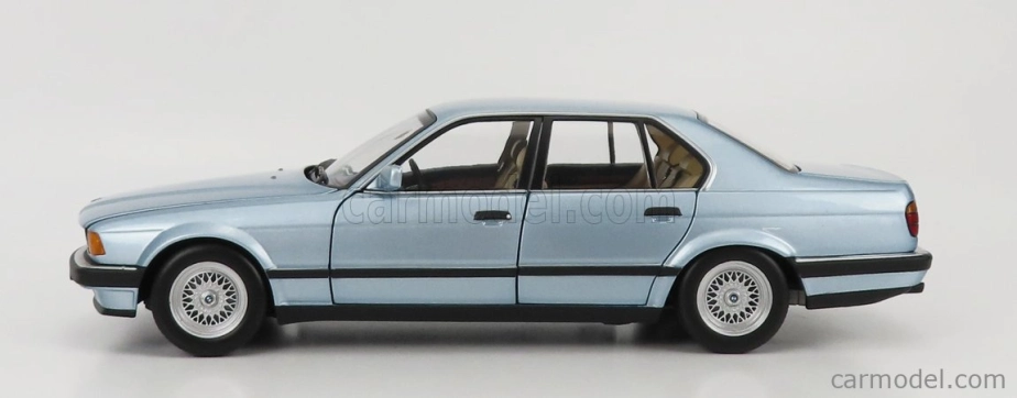 Minichamps BMW radu 7 730i (e32) 1986 1:18 Light Blue Met