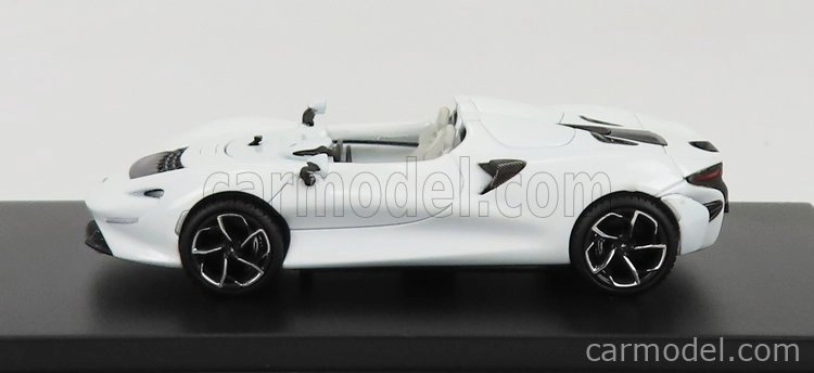 Lcd-model Mclaren Elva 2020 1:64 Bílá