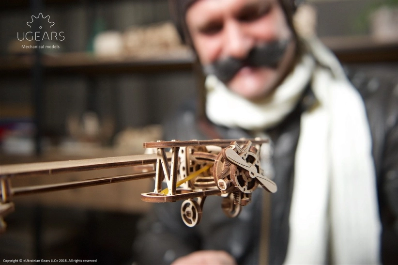 Ugears 3D drevené mechanické puzzle lietajúce stroje