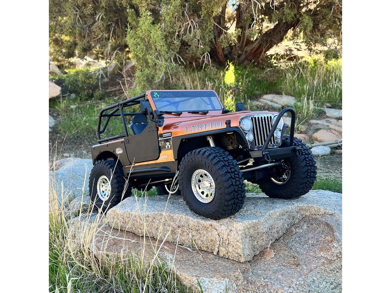 Axial SCX10 III Jeep CJ-7 1:10 4WD RTR měděná