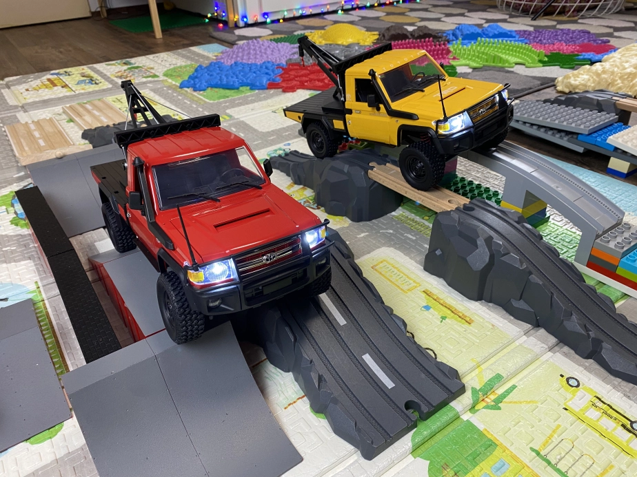 RC auto Land Cruiser Toyota s navijakom, červené | RCprofi.sk