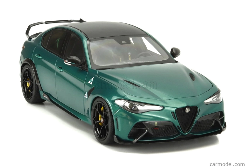 Motorhelix Alfa romeo Giulia Gtam s motorom a príslušenstvom 2021 1:18 M O N T R E A L Green Met