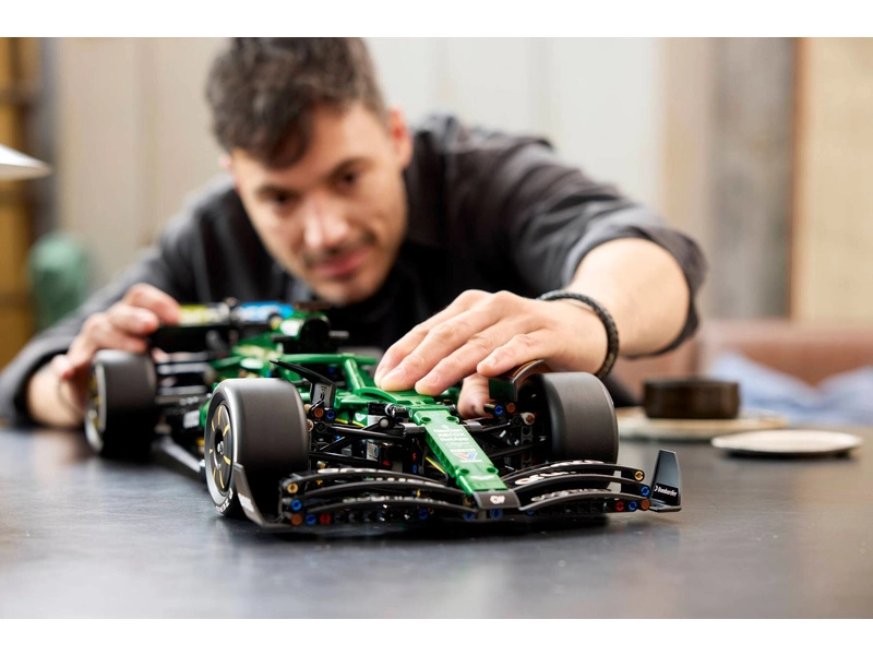 LEGO Technic - Auto Aston Martin Aramco AMR25 F1®