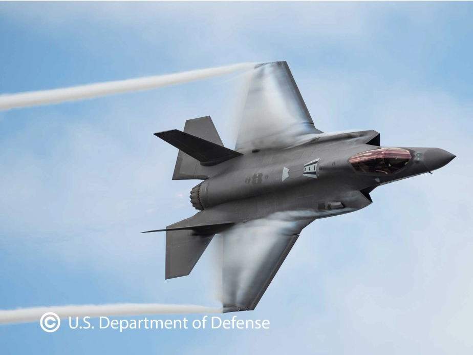 Plastic ModelKit lietadlo 03799 - F-35A (1:72)