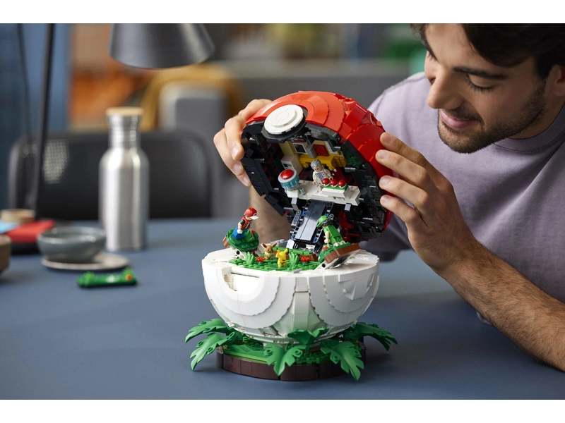 LEGO Pokémon - Poké Ball s ikonickými okamihmi Trénerov