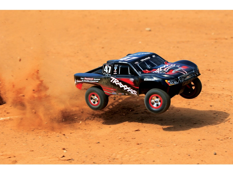 RC auto Traxxas Slash 1:16 RTR, Mark Jenkins