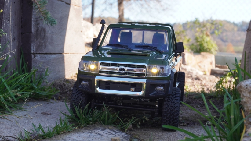 RC auto Land Cruiser Toyota, zelená