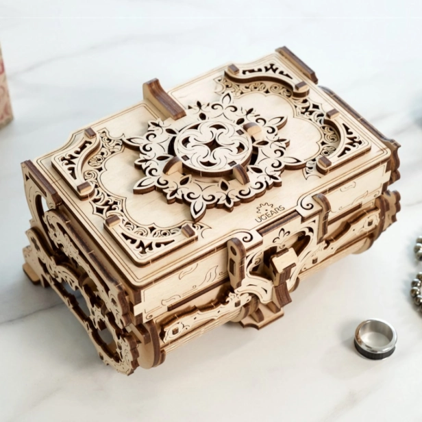 Ugears 3D drevené mechanické puzzle Antique Jewelry Box
