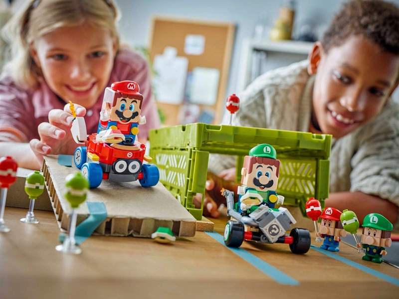 LEGO Super Mario – Mario Kart™ – Baby Mario vs. Baby Luigi