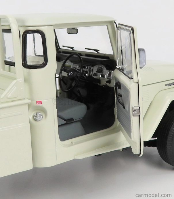 Kyosho Toyota Land Cruiser 40 4x4 Pick-up 1980 1:18 Biela