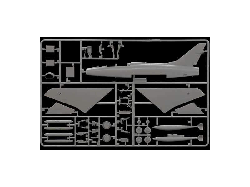 Italeri North American F-100F Super Sabre (1:72)