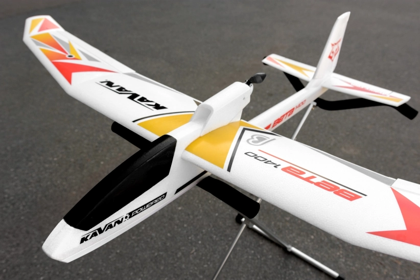 RC letadlo KAVAN Beta 1400 ARF, červená