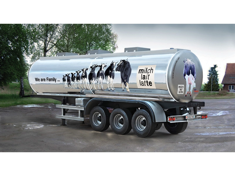 Italeri CLASSIC TANK TRAILER „We are family“ (1:24)