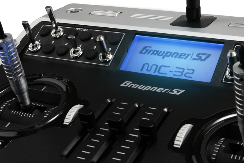 MC-32 PRO HoTT 2,4 GHz s vysielačom BLUETOOTH® v2.1