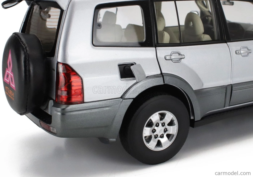 Sun-star Mitsubishi Pajero 3.5l V6 V73 2006 1:18 Silver Grey