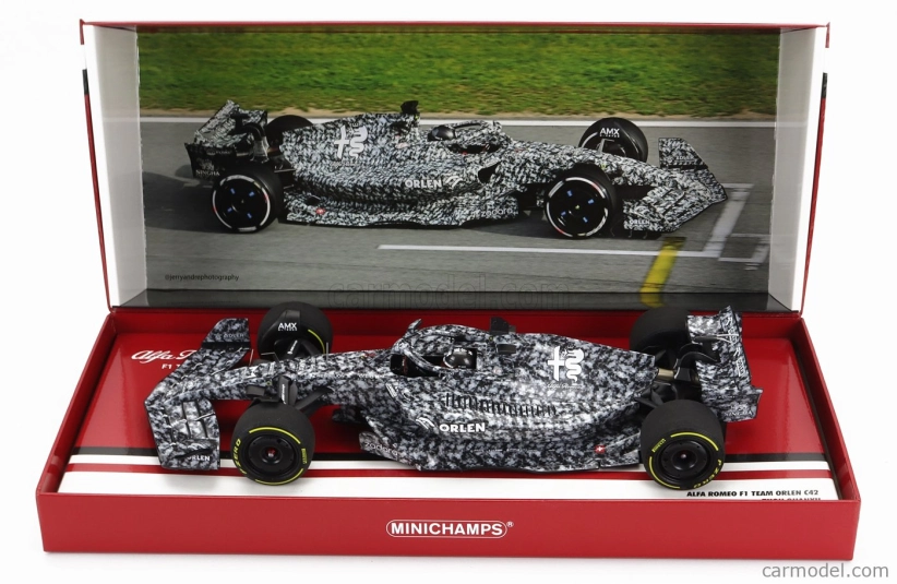 Minichamps Alfa romeo F1 C42 Team Orlen Racing N 24 Test Barcelona 2022 Guanyu Zhou 1:18 Camouflage