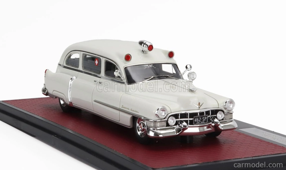 Matrix scale models Cadillac Superior Ambulance 1951 1:43 Bílá