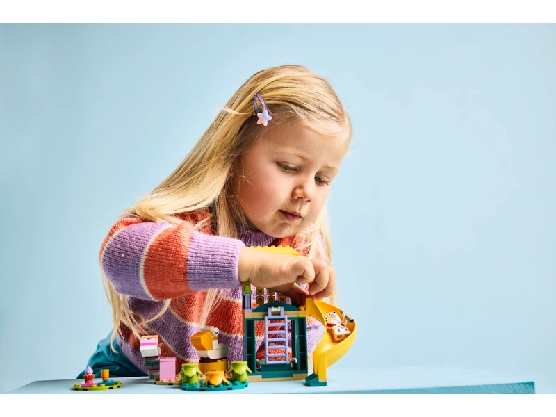 LEGO Bluey - Bluey, Chloe a zábava na ihrisku