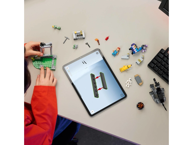 LEGO Fortnite - Peely a Sparkplug a ich táborisko