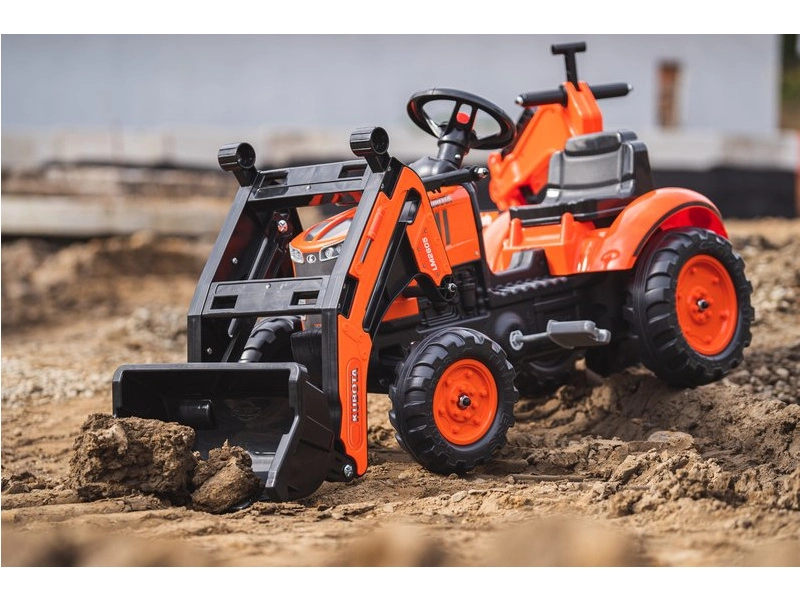 FALK – Šliapací traktor Kubota s nakladačom, rýpadlom a vlečkou