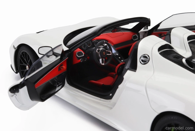 Autoart Porsche 918 Spyder Weissach Package 2013 1:18 Biela