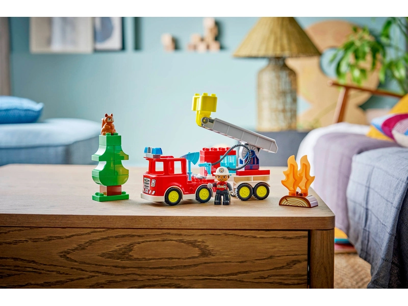 LEGO DUPLO - Hasičské auto s hadicou a hasičom