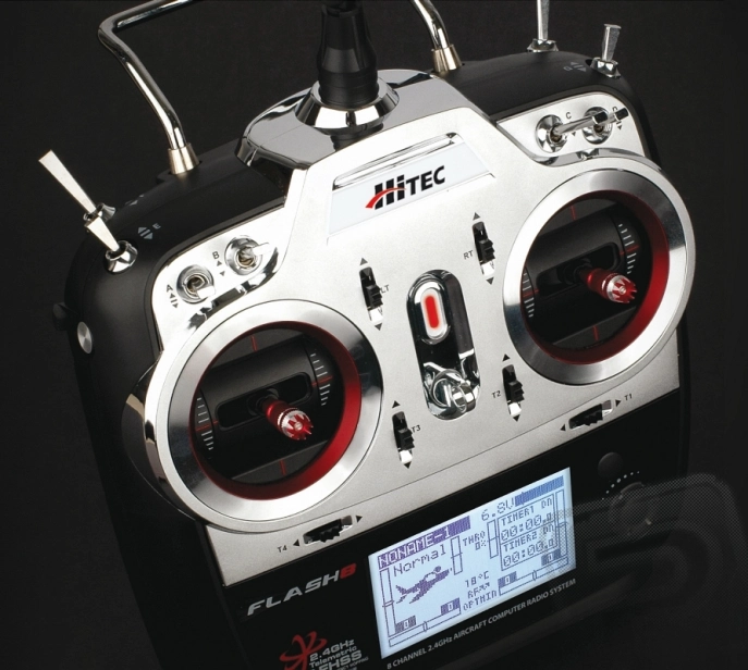 Flash 8 2.4GHz vysílač (Mód 1/3) s Tx aku AKCE 2015