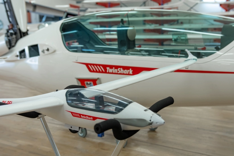 RC letadlo KAVAN 304TS TwinShark 2700mm - ARF