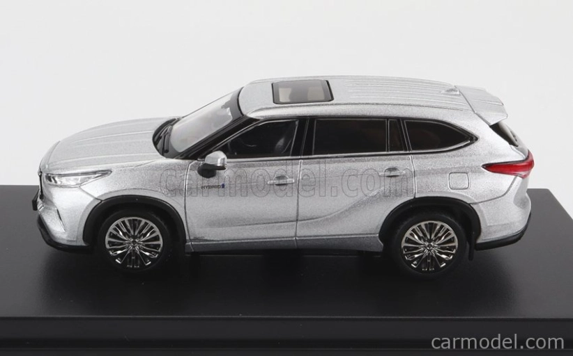 LCD model Toyota Highlander 2022 1:64 strieborná