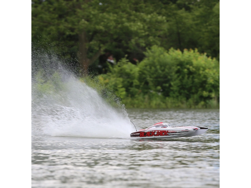 RC loď Proboat Blackjack 42, černá