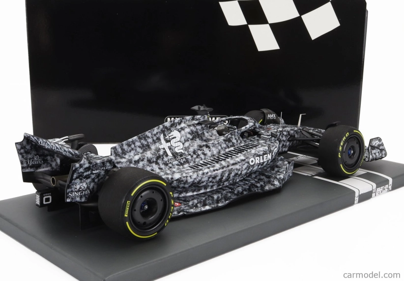 Minichamps Alfa romeo F1 C42 Team Orlen Racing N 24 Test Barcelona 2022 Guanyu Zhou 1:18 Černá Bílá