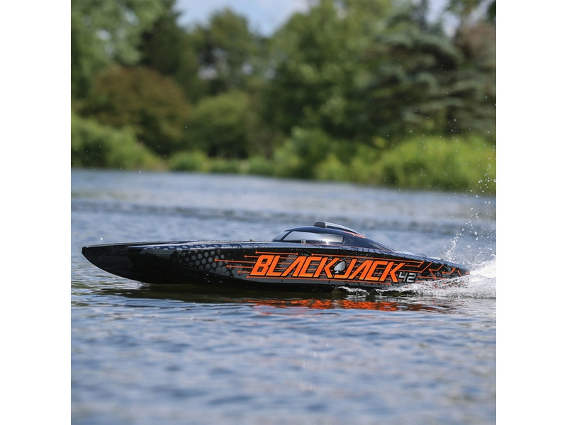 RC loď Proboat Blackjack 42, černá