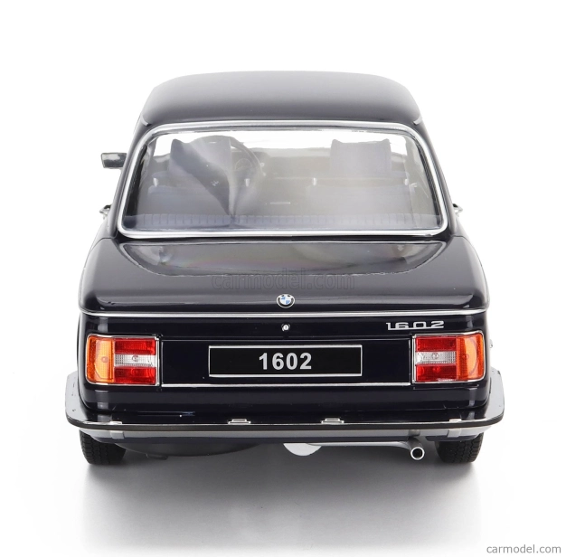 BMW 1602 radu 2 1974 v mierke 1:12 tmavo modrá
