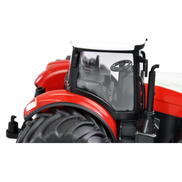 RC traktor s vozem pro zvířata