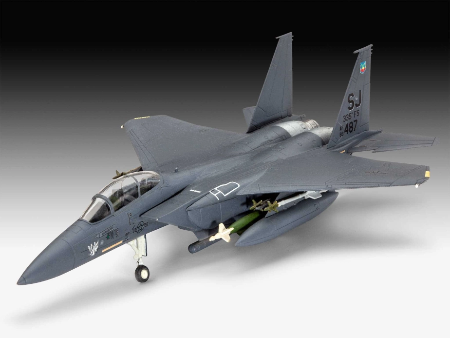 Revell McDonnell F-15E Strike Eagle a bomby (1:144) (štartovacia súprava)