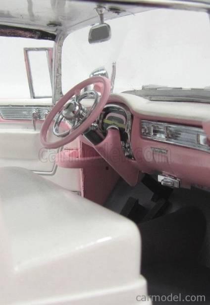 Greenlight Cadillac Fleetwood Series 60 1955 - Personal Car Elvis Presley 1:18 Růžová Bílá