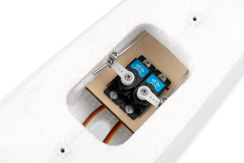 RC lietadlo Alpha 1500 V2 ARF, červené