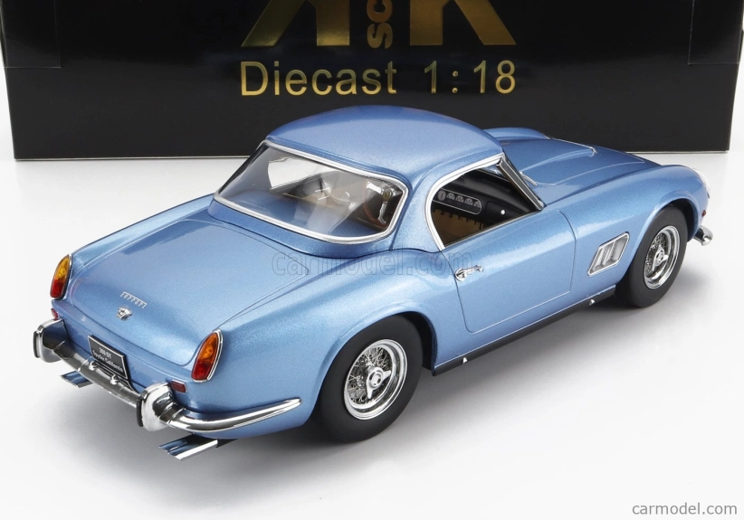 Ferrari 250gt California Spider v mierke kk s pevnou strechou 1960 1:18 Light Blue Met