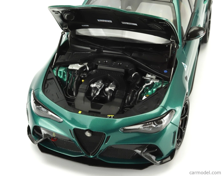 Motorhelix Alfa romeo Giulia Gtam s motorom a príslušenstvom 2021 1:18 M O N T R E A L Green Met