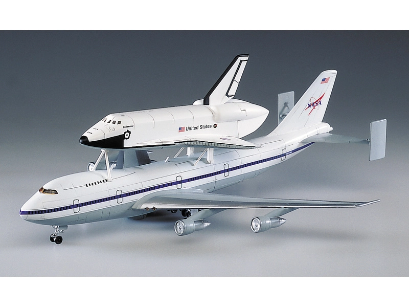 Academy raketoplán s lietadlom Boeing 747 (1:288)