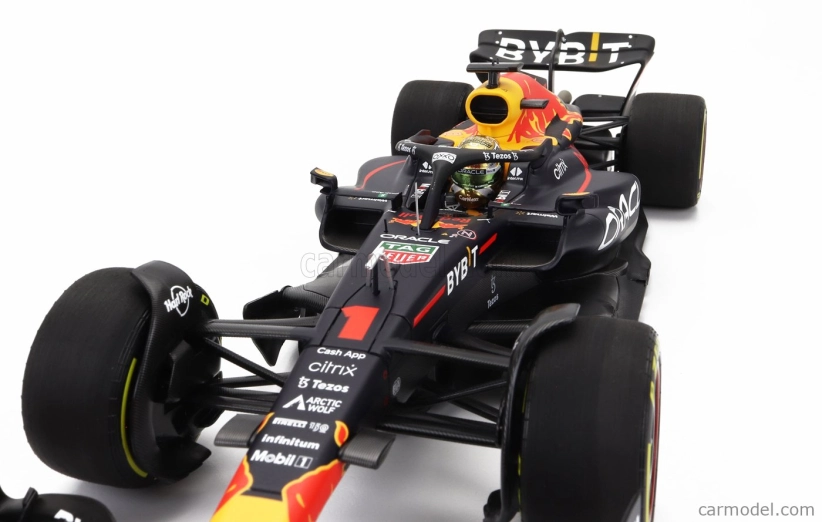 Minichamps Red bull F1 Rb18 Team Oracle Red Bull Racing N 1 1:18, tmavě modrá