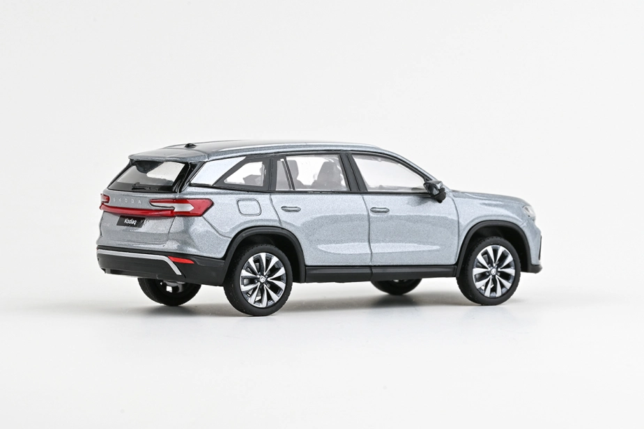 Abrex Škoda Kodiaq II (2023) 1:43 - Strieborná Smoky Diamond Metalíza