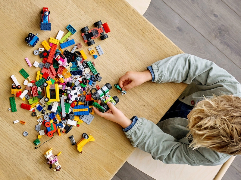 LEGO Classic – Kocky a kolesá