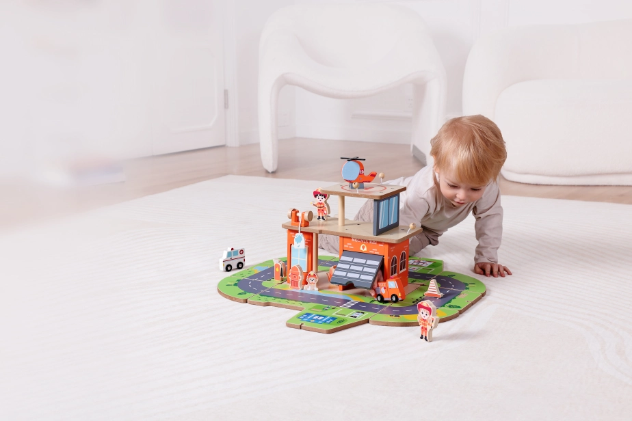 2Kids Toys Dřevěná stanice Hasiči 2 v 1