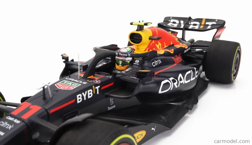 Minichamps Red bull F1 Rb18 Team Oracle Red Bull Racing N 11 1:18, tmavě modrá