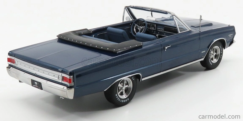 Greenlight Plymouth Belvedere Gtx Cabriolet Graveyard Carz 1967 1:18 Modrá Bílá